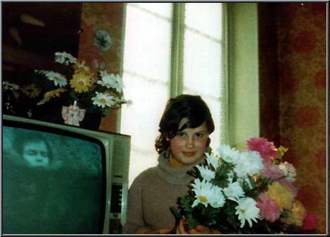 la petite fille aux fleurs